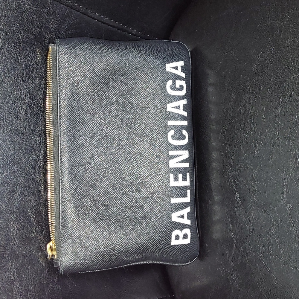 💕HP💕BALENCIAGA Ville Leather Logo Pouch💕 - Picture 9 of 10